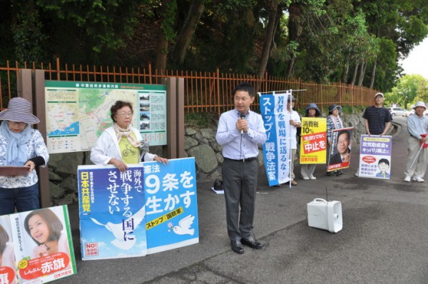 （吉備津神社前で街頭演説）